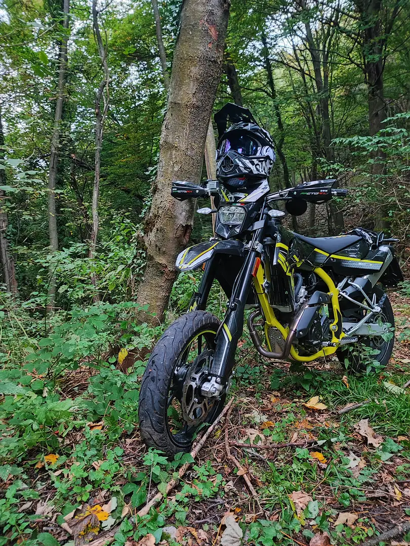 SWM SM 125 R ABS Schwarz - 1
