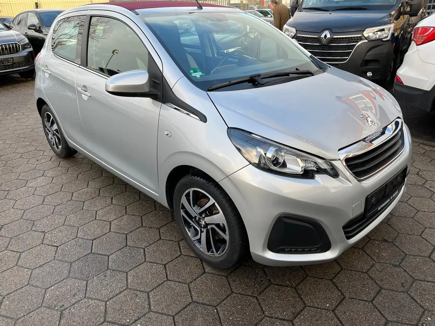 Peugeot 108 VTI 68 Active mit Panoramadach. Silber - 1