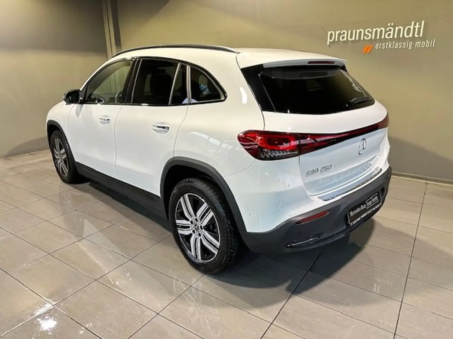 Mercedes-Benz EQA 250 Progressive Night AHK/Pano/Sound/Kame/18 Weiß - 2