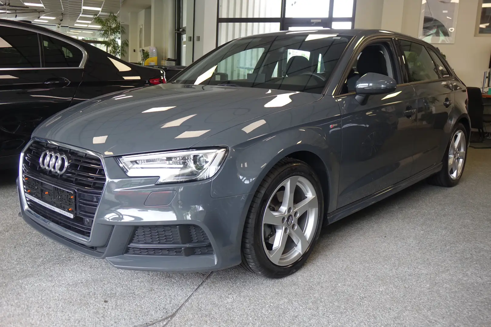 Audi A3 35 TDI sport+S-Line+B&O+STHZ+PDC+Bi-Xenon+Carplay+ Gris - 2