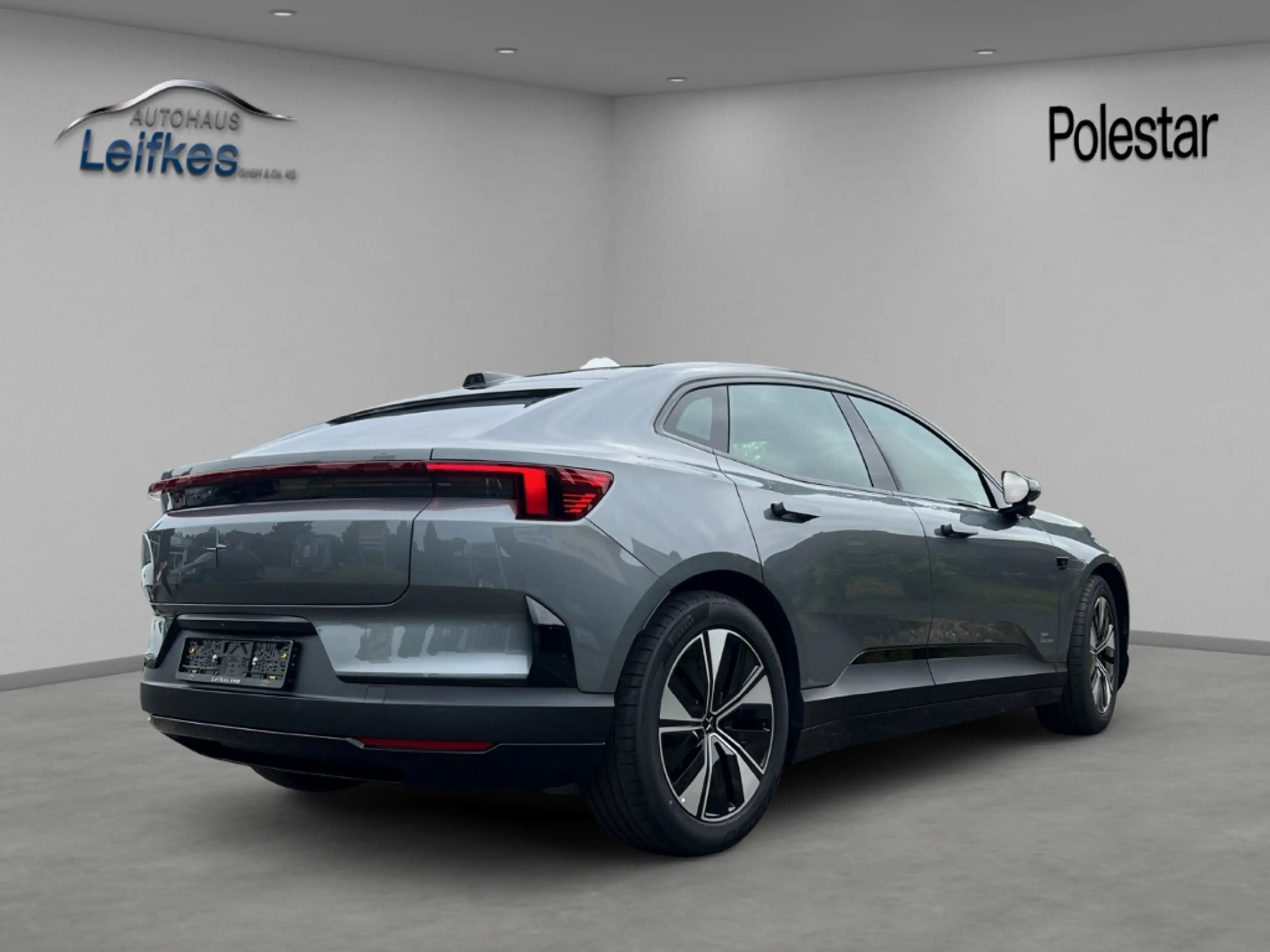 Polestar 4 200kW Long Range Single Pilot, Plus HUD StandHZG N — photo 5