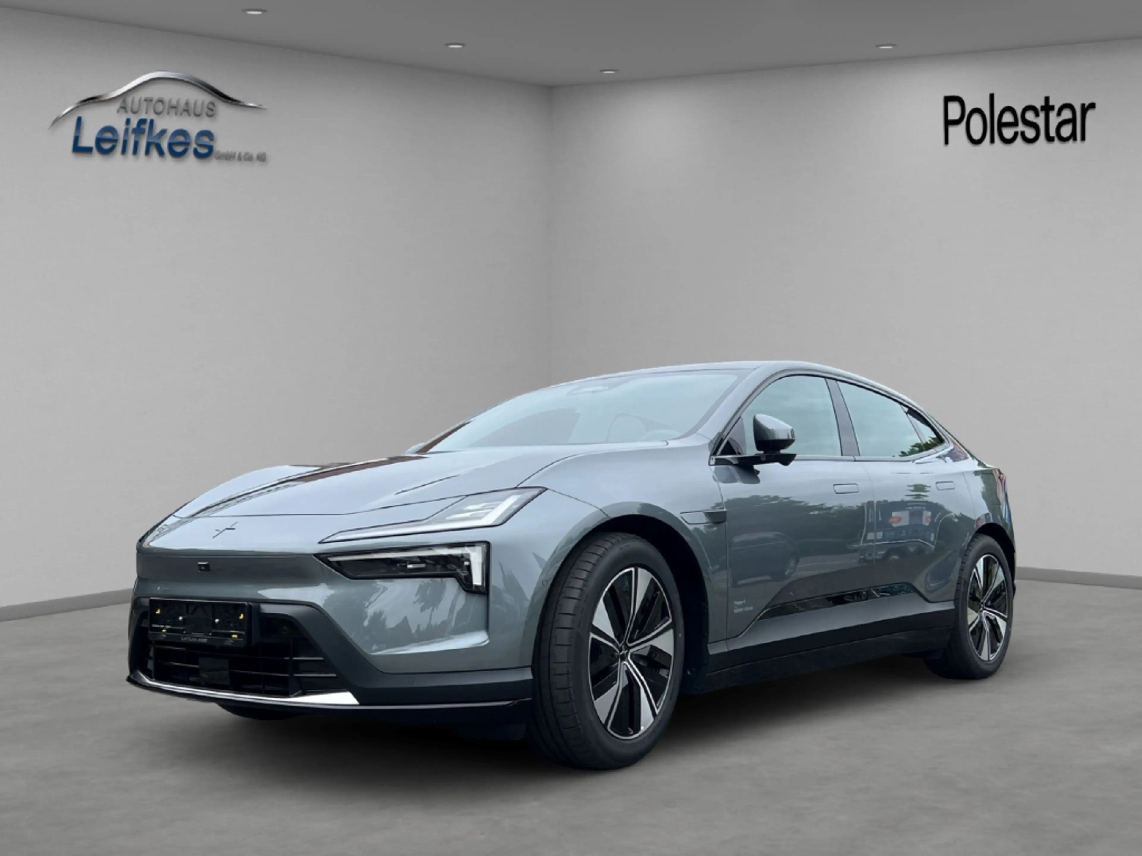 Polestar 4 200kW Long Range Single Pilot, Plus HUD StandHZG N