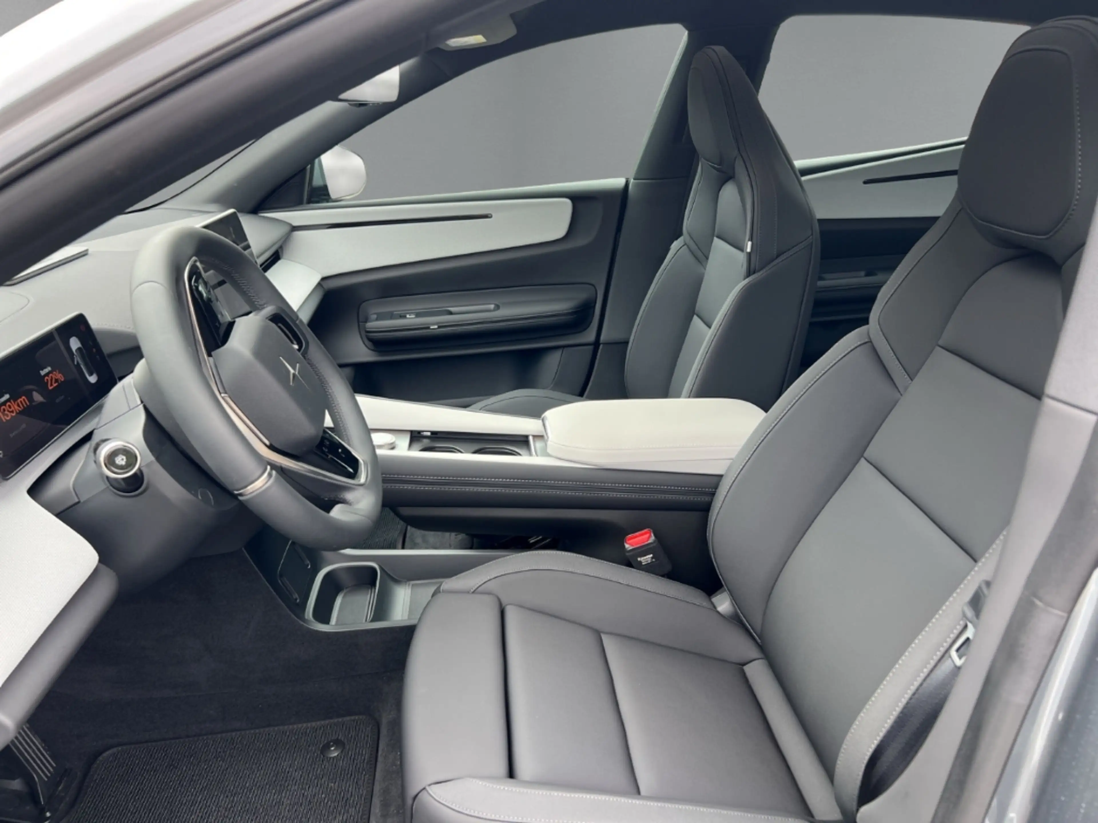 Polestar 4 200kW Long Range Single Pilot, Plus HUD StandHZG N — photo 12