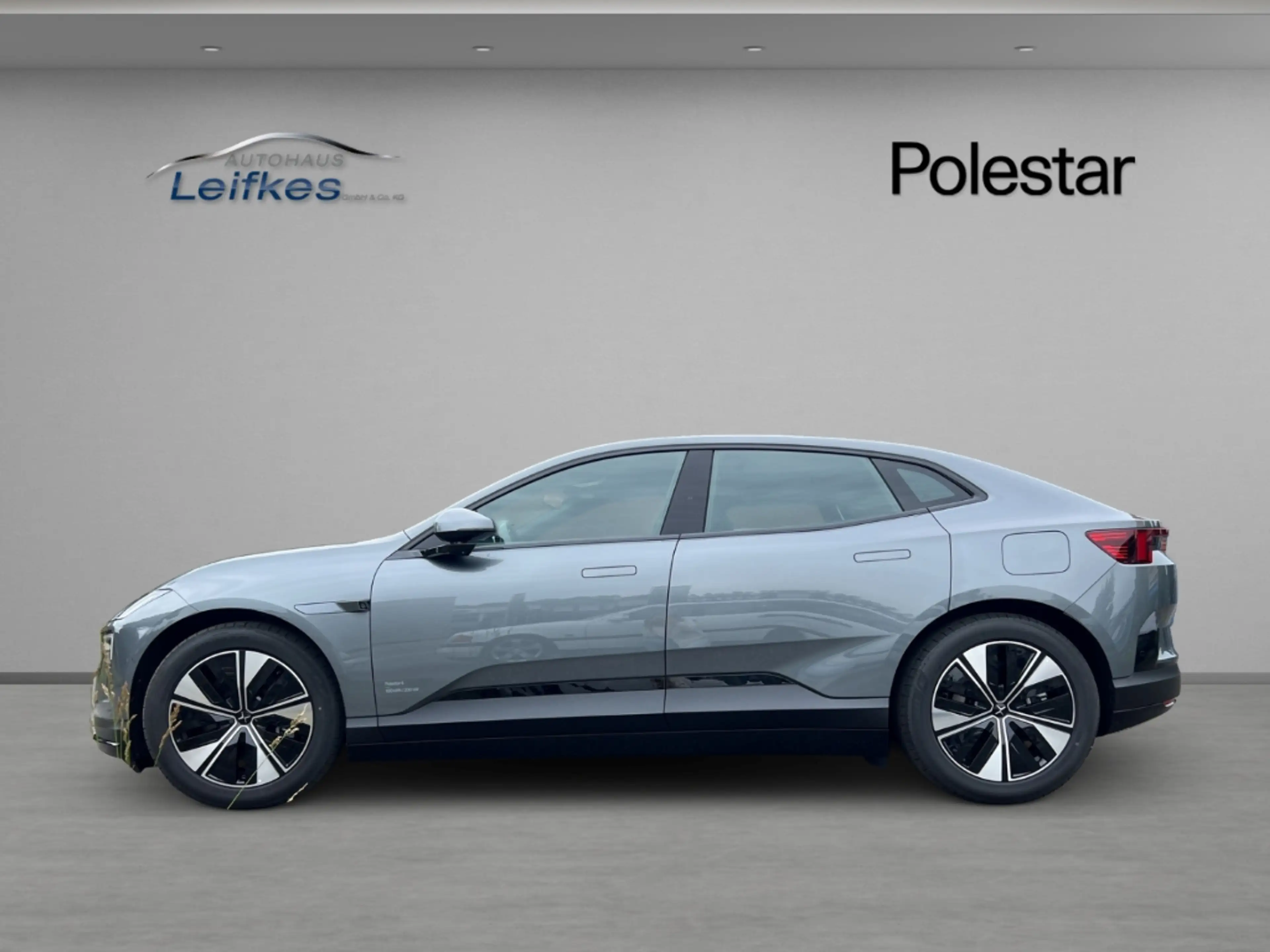 Polestar 4 200kW Long Range Single Pilot, Plus HUD StandHZG N — photo 2