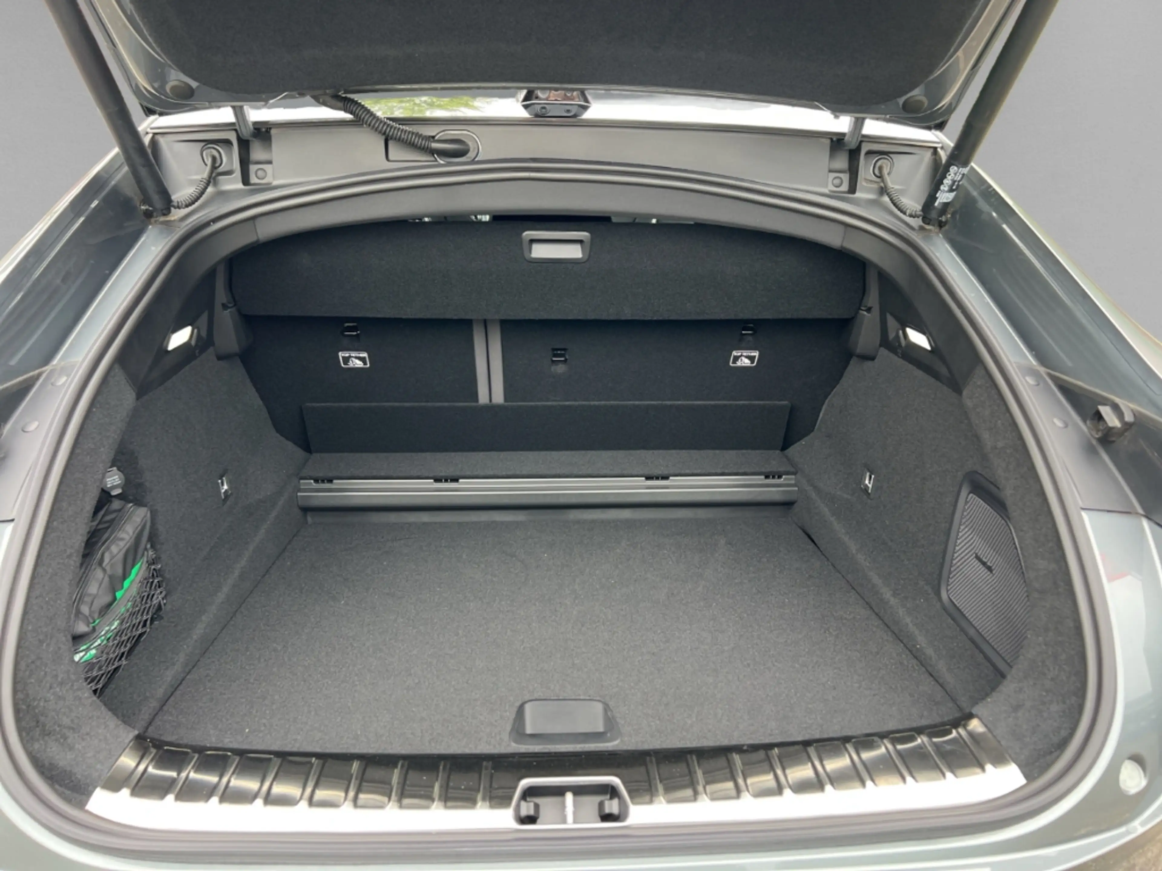 Polestar 4 200kW Long Range Single Pilot, Plus HUD StandHZG N — photo 10