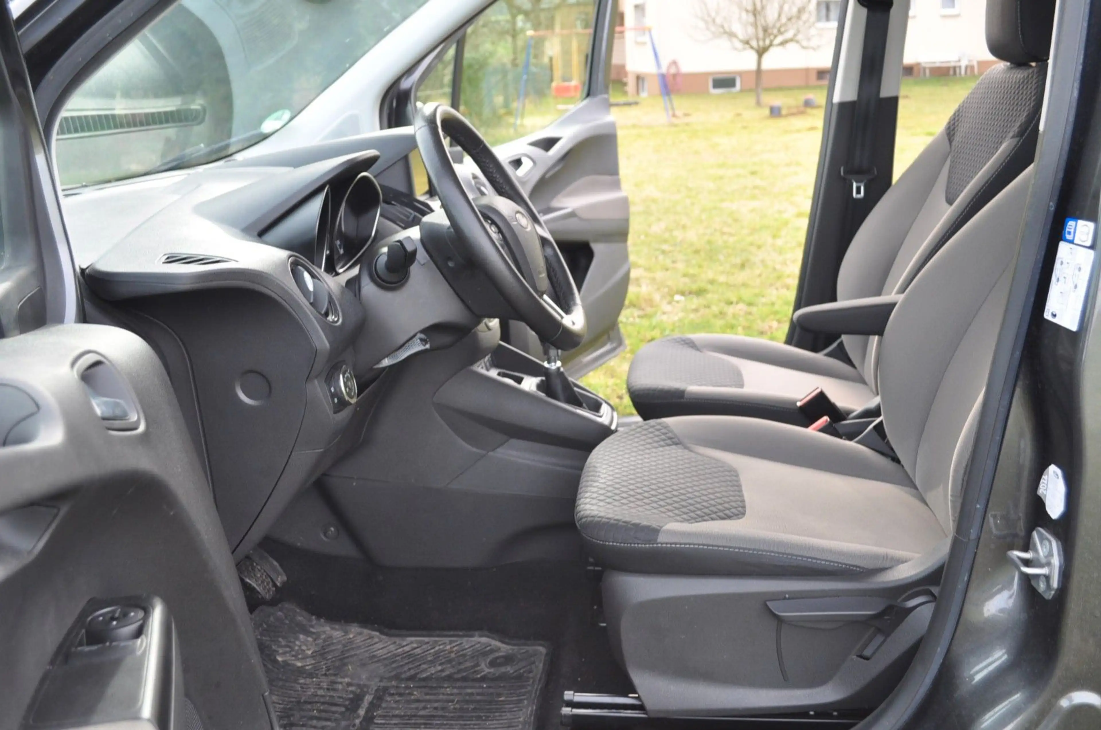 Ford Tourneo Courier Titanium * 58.000 Km * — photo 9