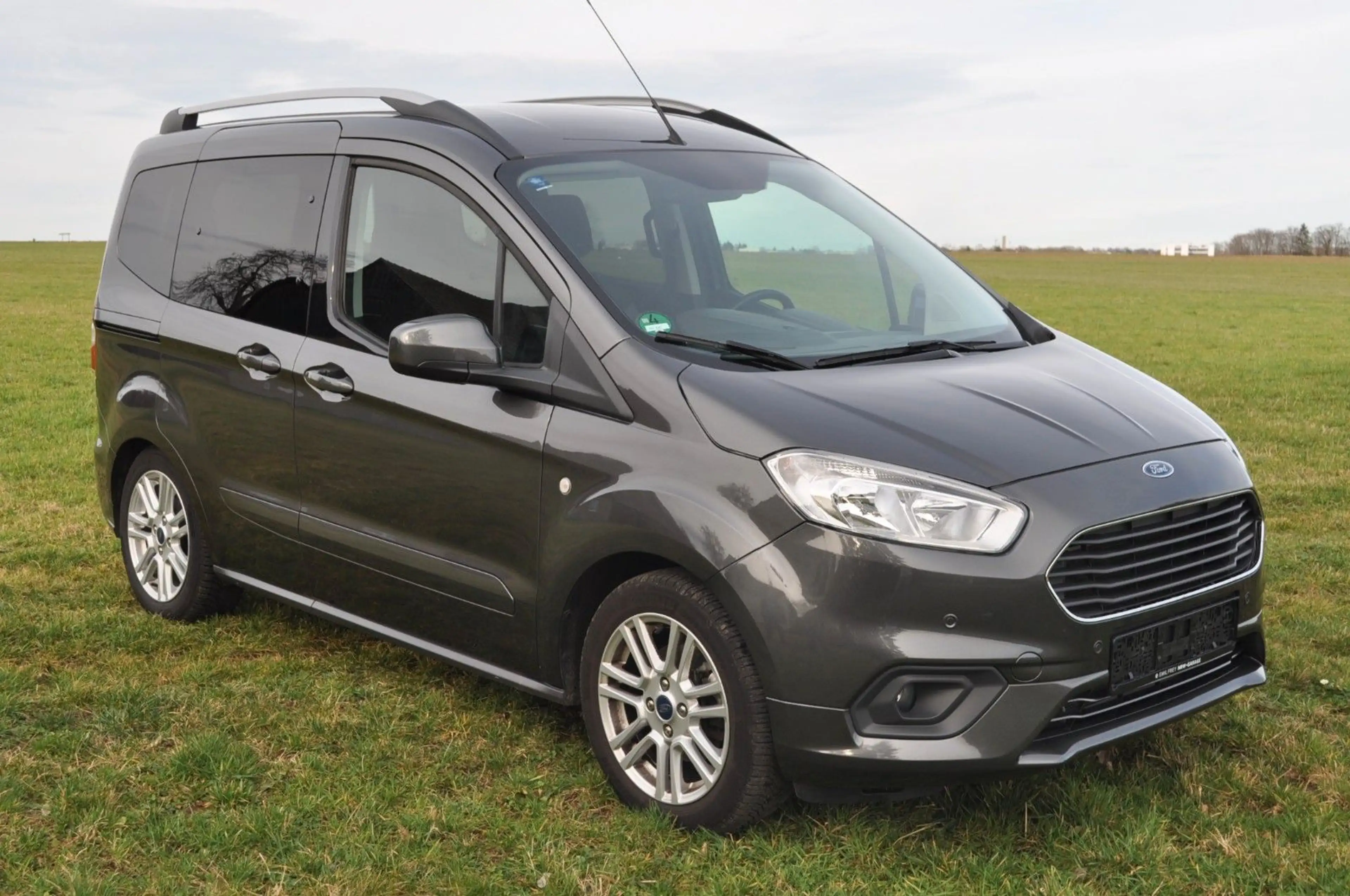 Ford Tourneo Courier Titanium * 58.000 Km *