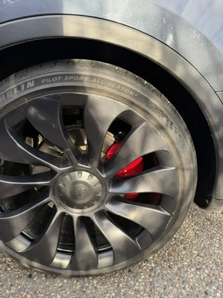 Tesla Model Y снимка Tesla Model Y