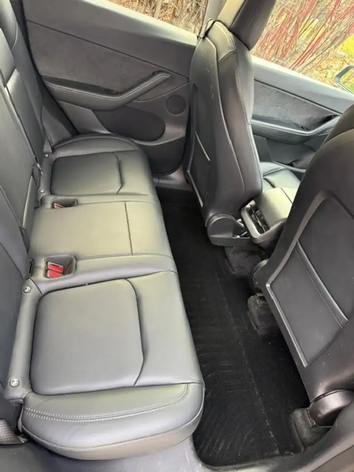Tesla Model Y снимка Tesla Model Y