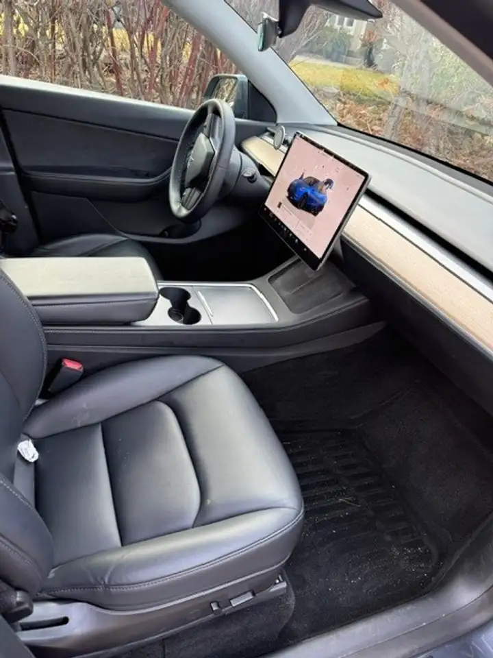 Tesla Model Y снимка Tesla Model Y