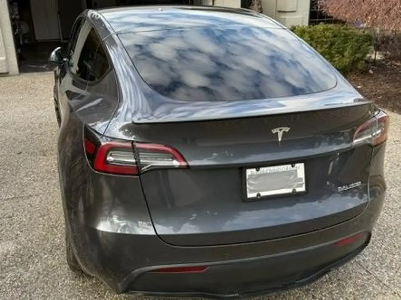 Tesla Model Y снимка Tesla Model Y