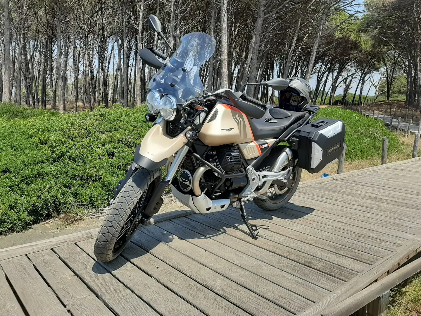 Moto Guzzi V 85 TT TRAVEL Bej - 1