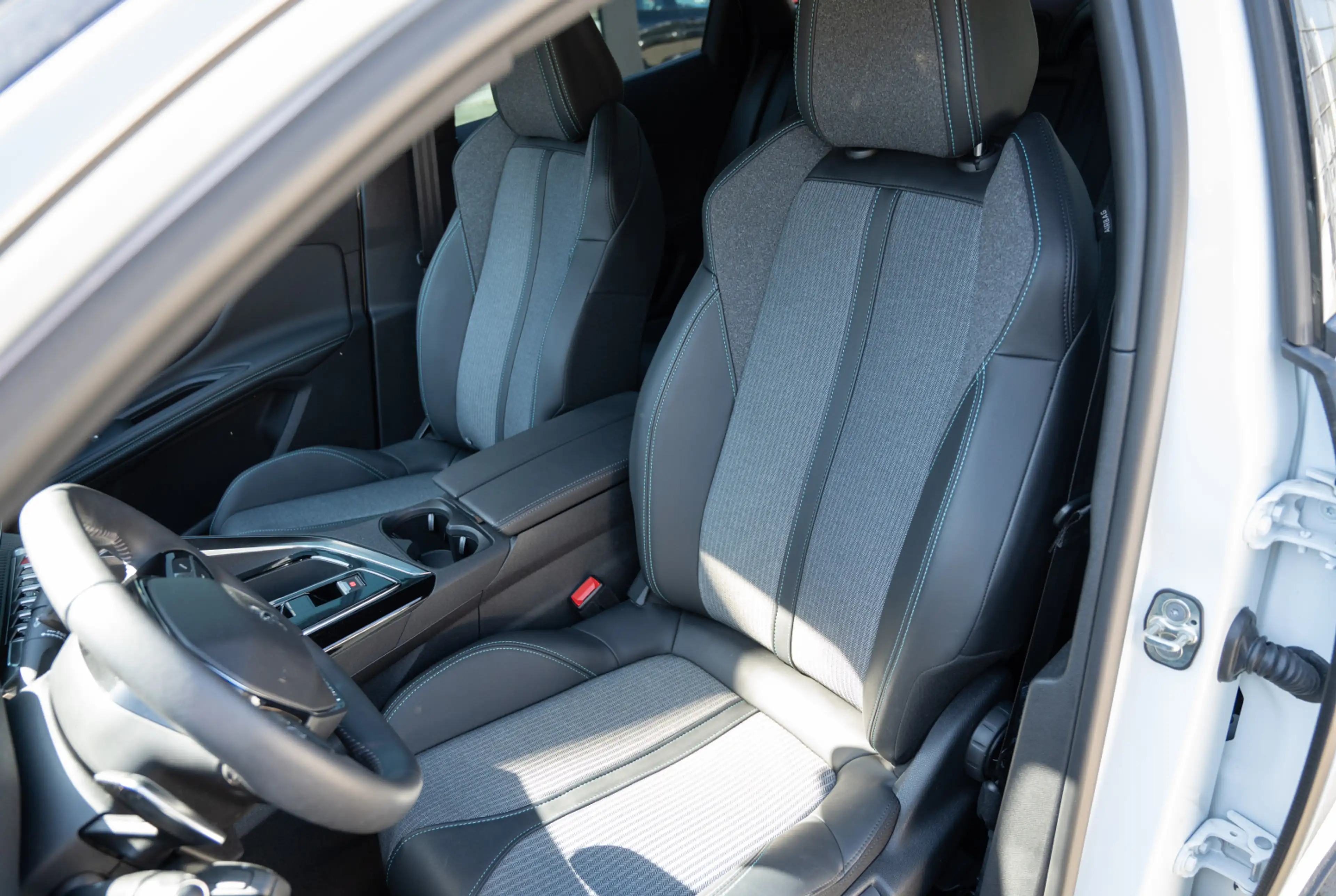 Peugeot 3008 Allure Pack 1.2 Hybrid 136 e-DSC6 *GW-TOP-DEAL* *INVENTUR-SALE* — photo 7