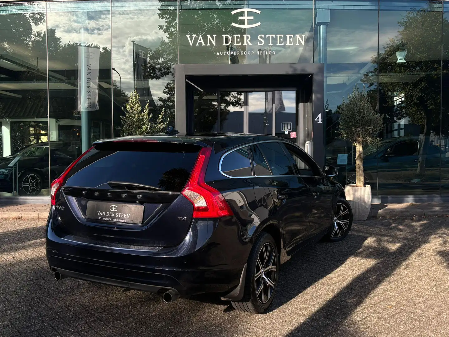 Volvo V60 2.0 T4 Summum | Memory Seats | Stoelverwarming | C Bleu - 2