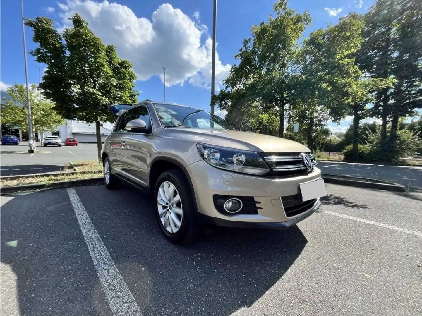Volkswagen Tiguan 2.0 TDI DPF BlueMotion Technology Sport & Style - 1