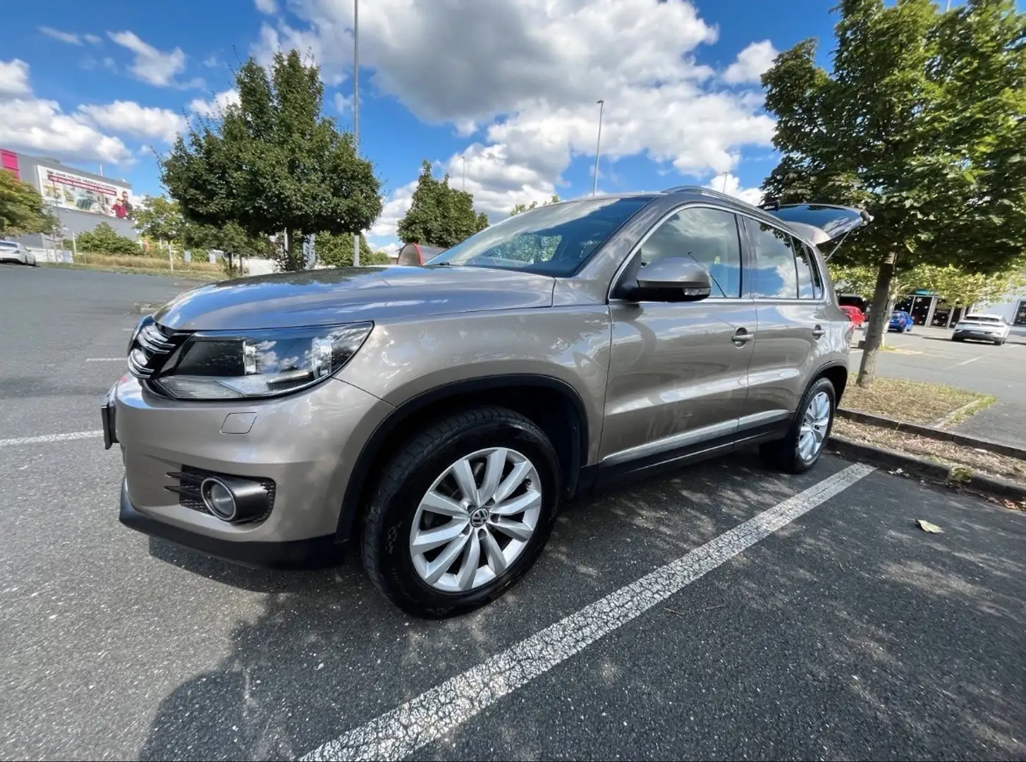 Volkswagen Tiguan 2.0 TDI DPF BlueMotion Technology Sport & Style - 2