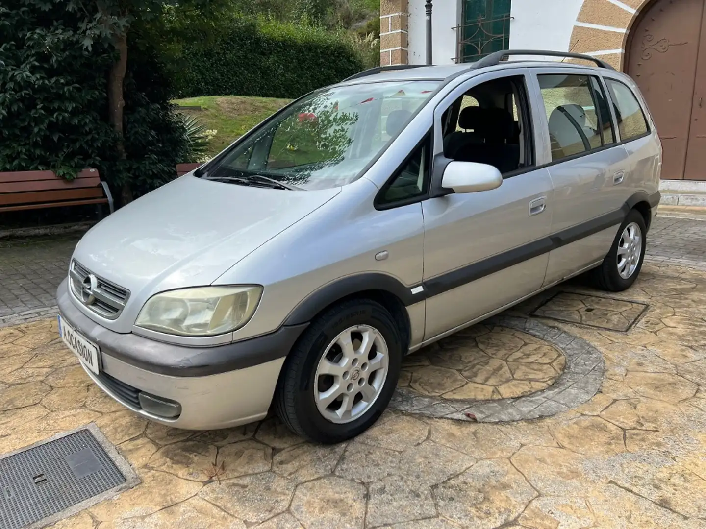 Opel Zafira 2.0Dti 16v Elegance Gris - 1