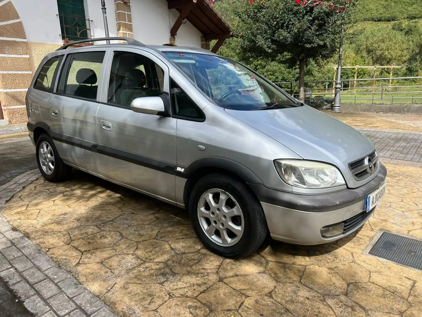 Opel Zafira 2.0Dti 16v Elegance Gris - 2