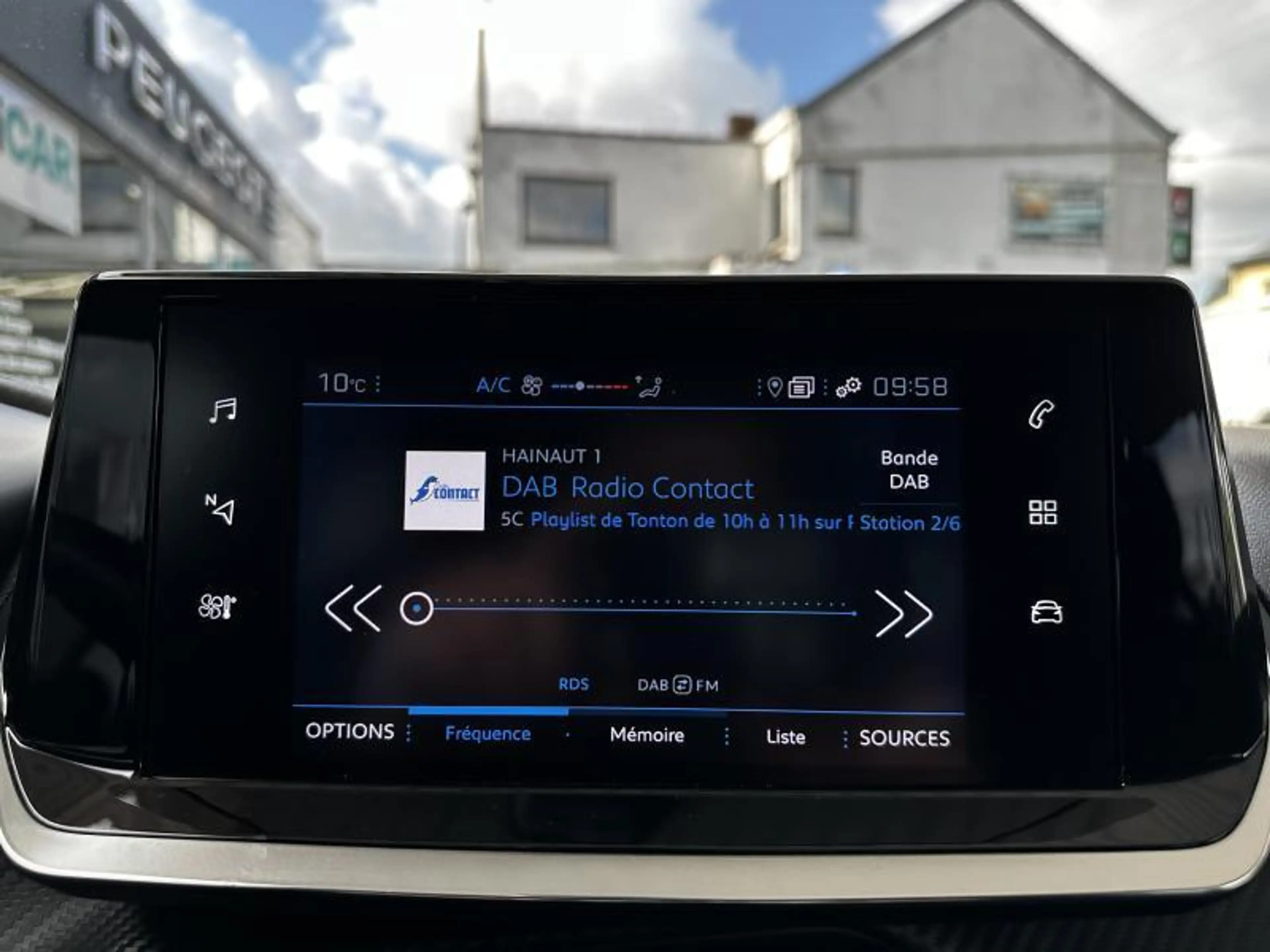 Peugeot 208 Style — photo 11