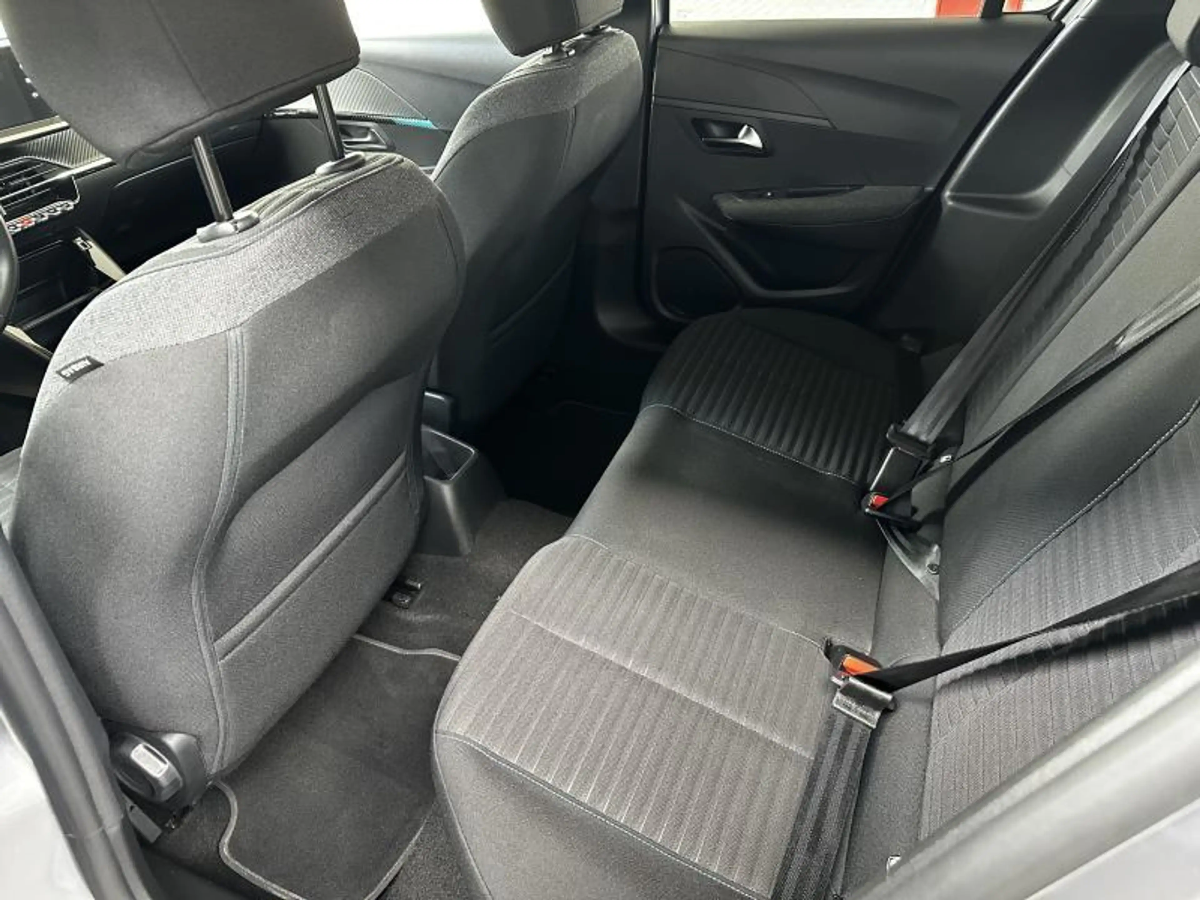 Peugeot 208 Style — photo 9