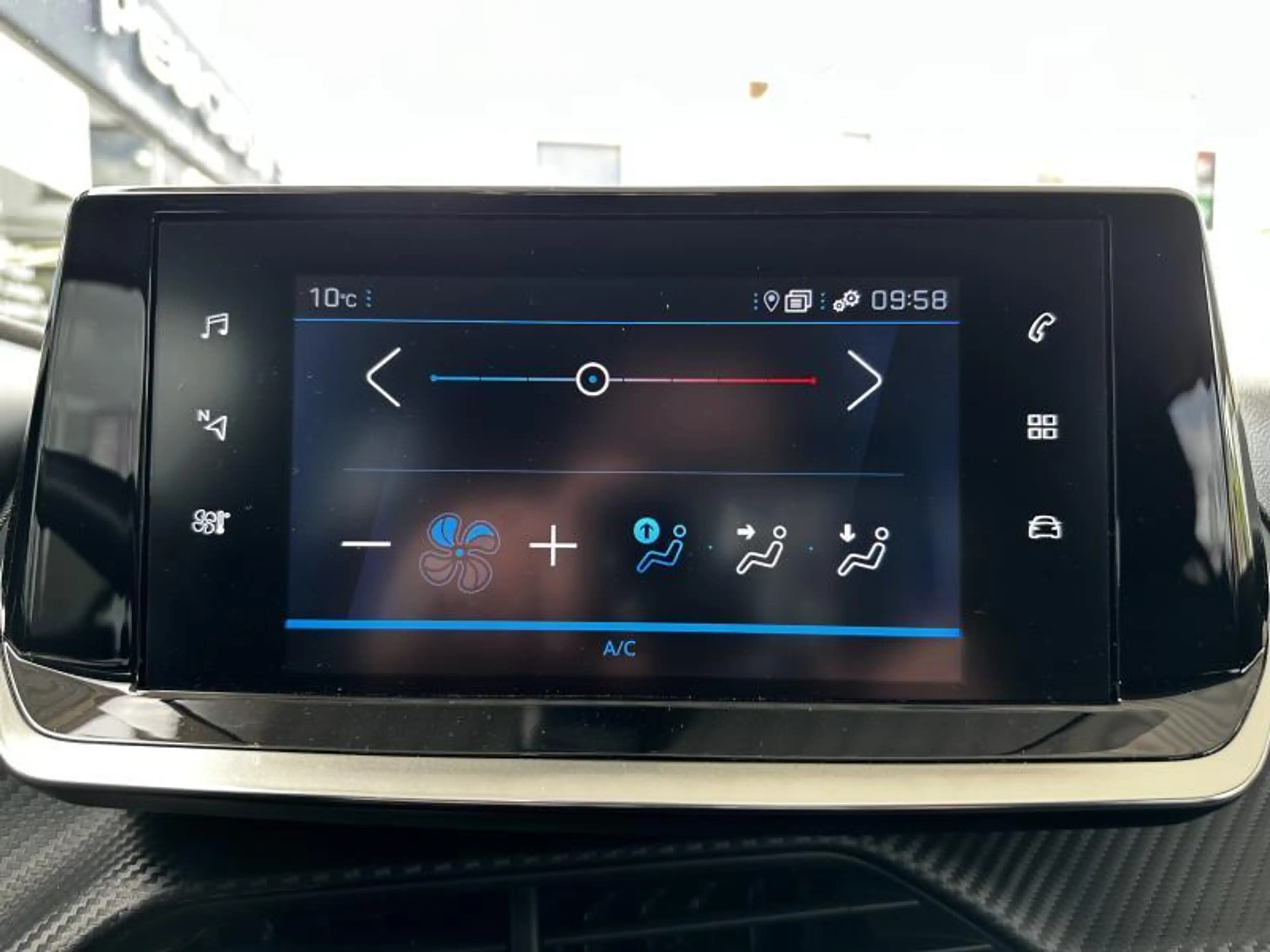 Peugeot 208 Style — photo 13