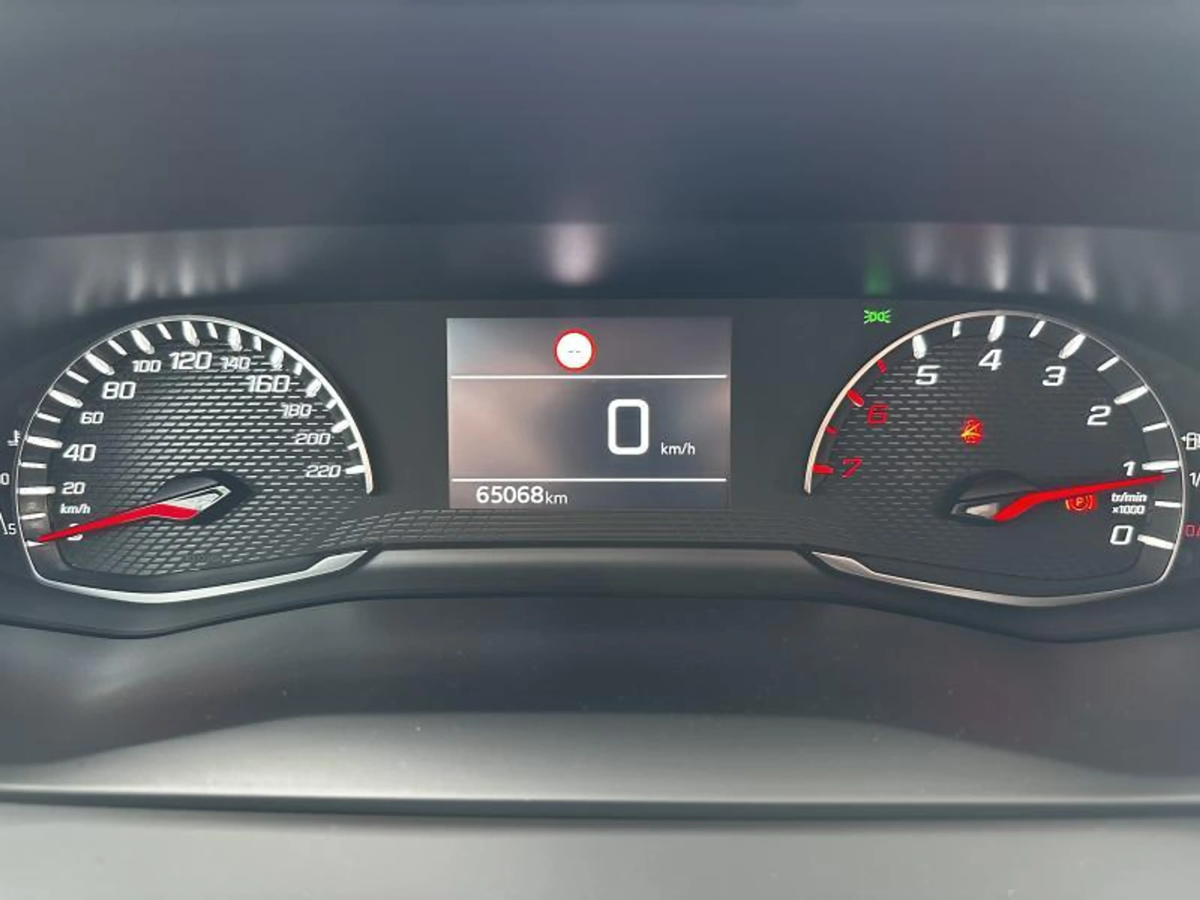 Peugeot 208 Style — photo 12