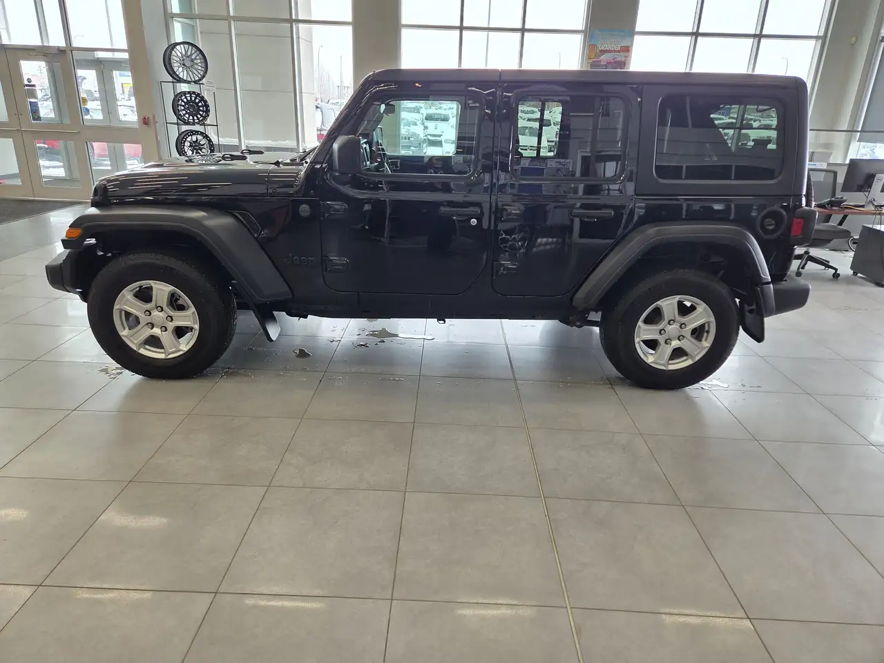 Jeep Wrangler снимка Jeep Wrangler