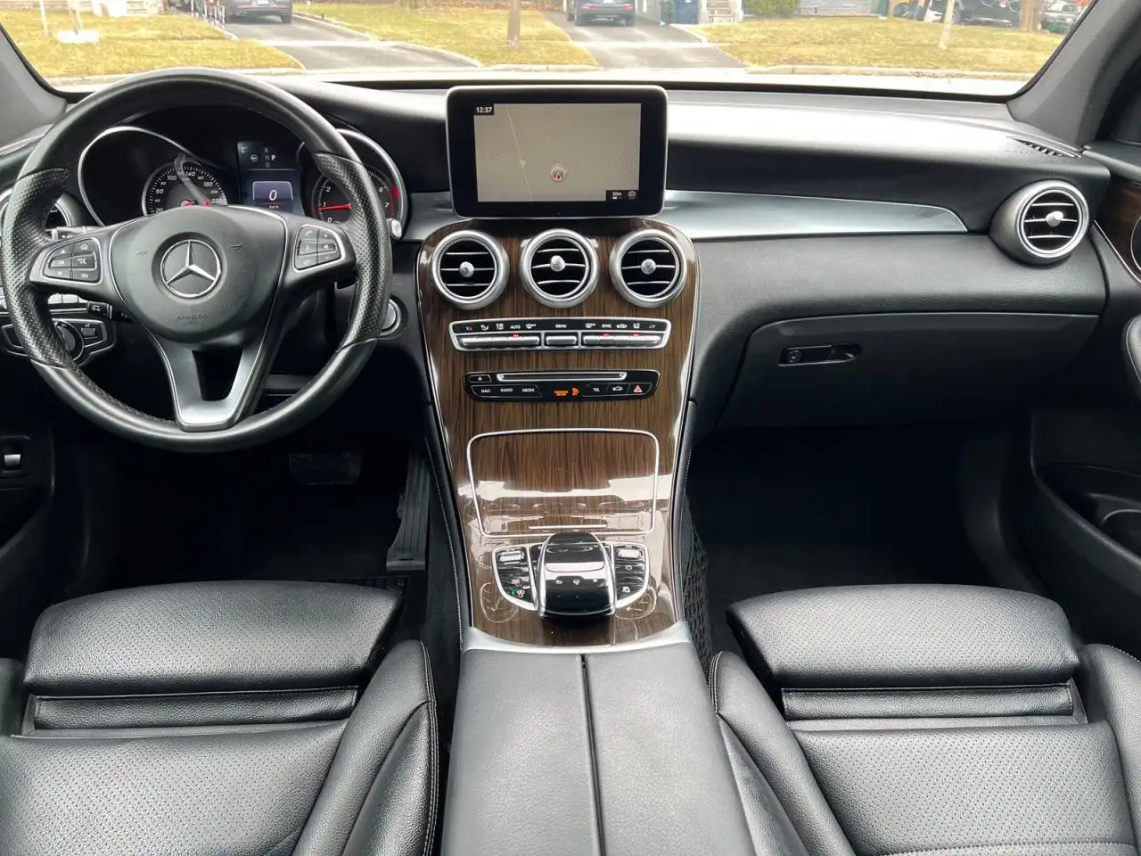 Mercedes-Benz GLC снимка Mercedes-Benz GLC