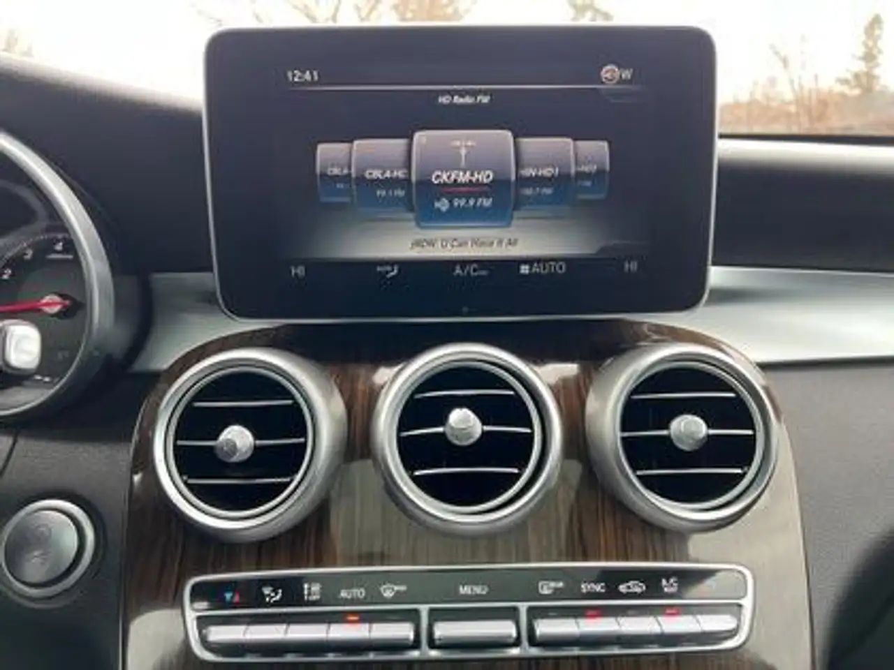 Mercedes-Benz GLC снимка Mercedes-Benz GLC