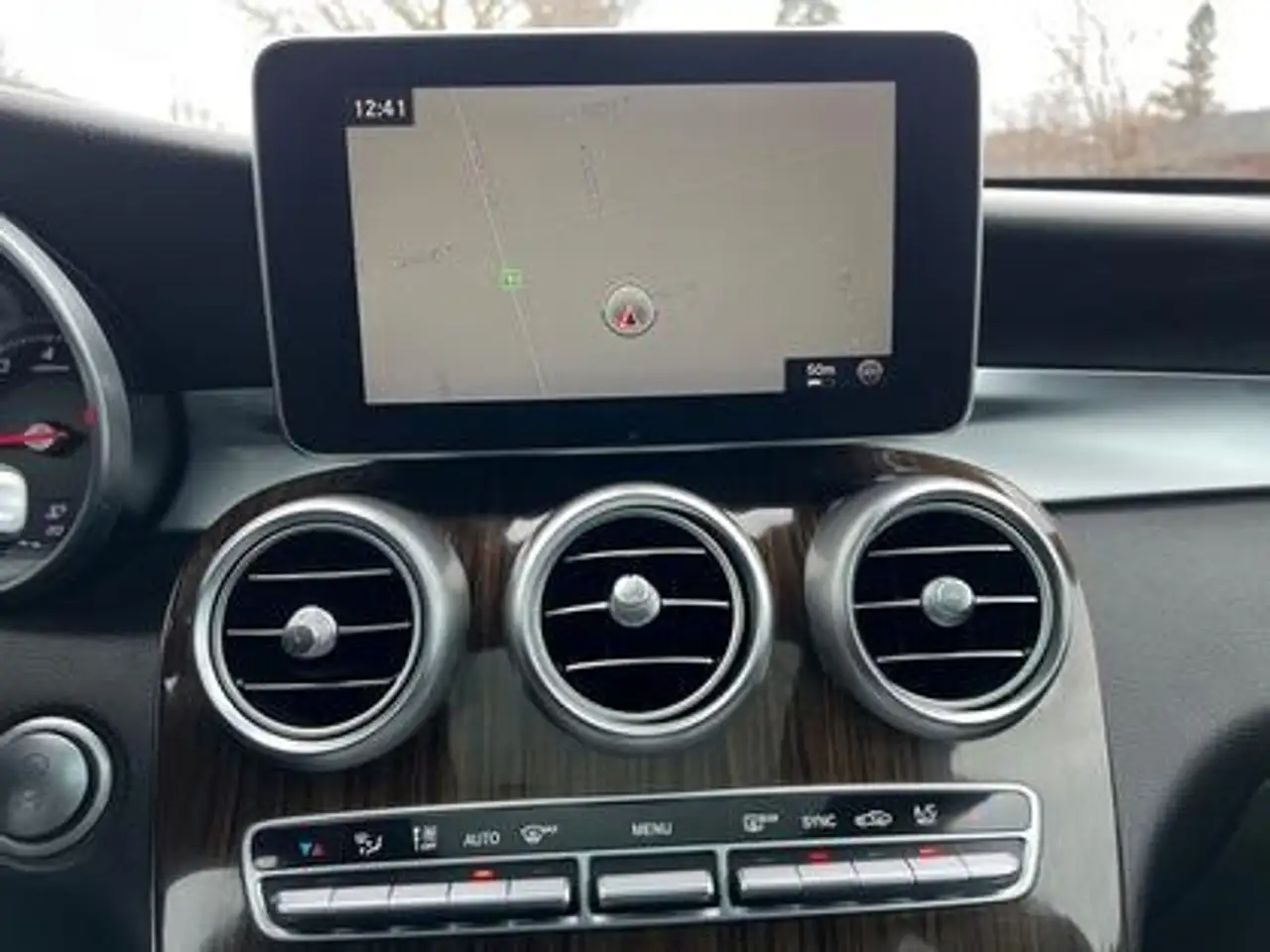 Mercedes-Benz GLC снимка Mercedes-Benz GLC