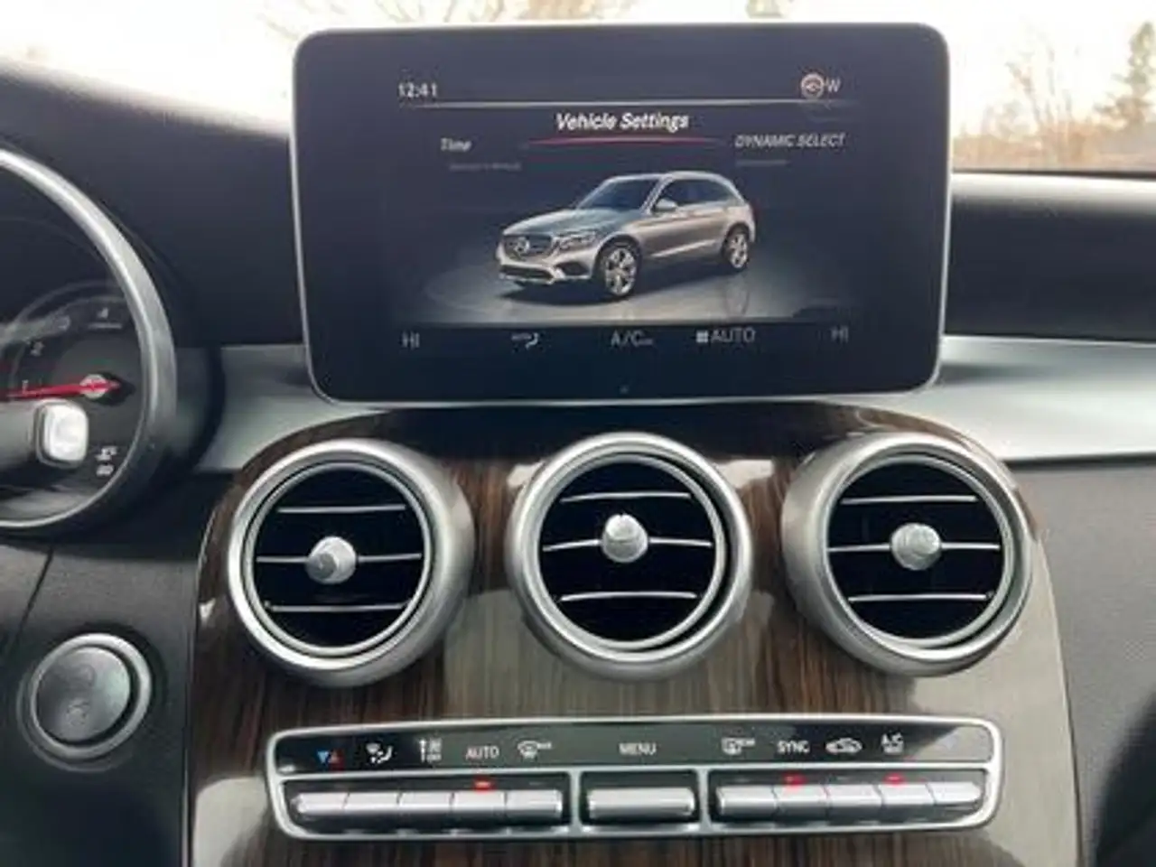 Mercedes-Benz GLC снимка Mercedes-Benz GLC