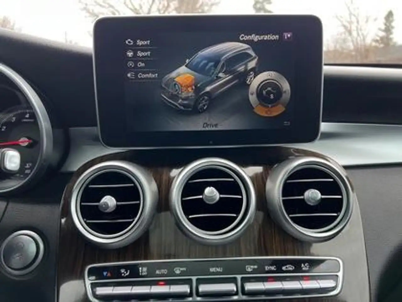 Mercedes-Benz GLC снимка Mercedes-Benz GLC