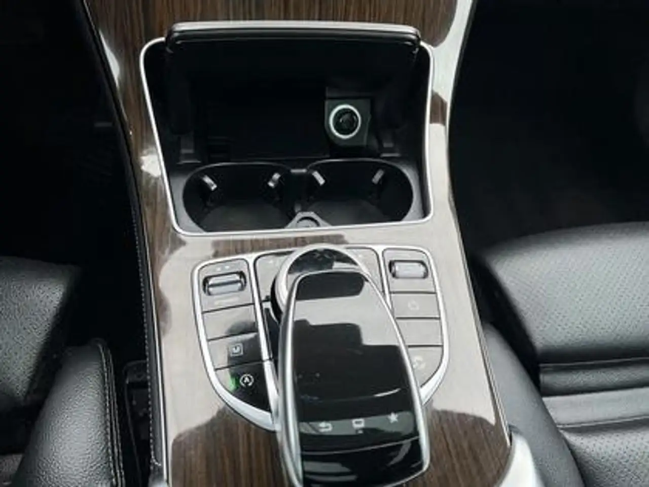 Mercedes-Benz GLC снимка Mercedes-Benz GLC