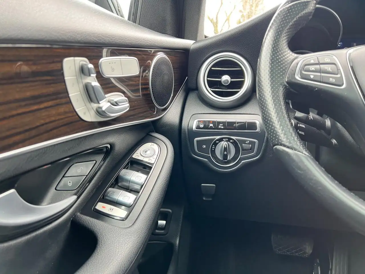 Mercedes-Benz GLC снимка Mercedes-Benz GLC