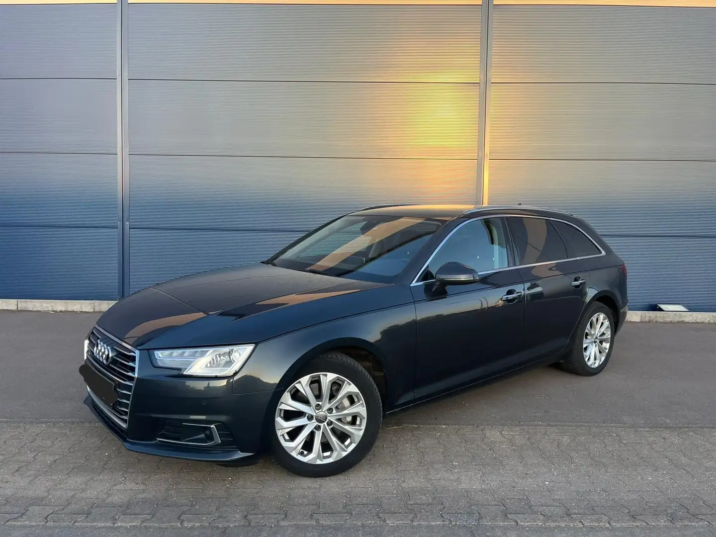 Audi A4 Avant 2.0 TDI ultra design Virtual Cockpit Gris - 1