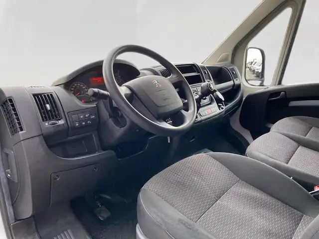 Peugeot Boxer view 5