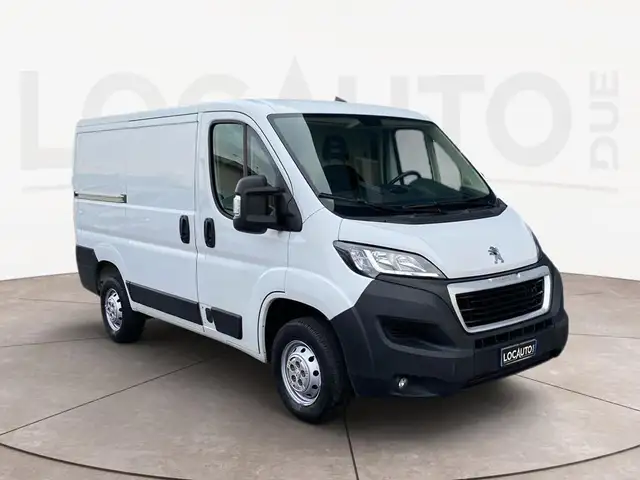 Peugeot Boxer view 2