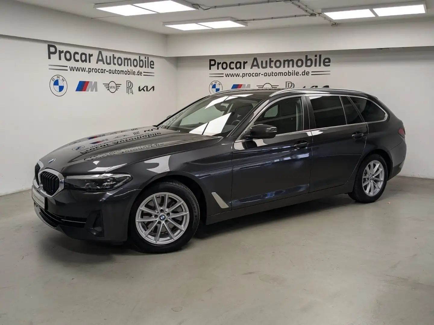 BMW 520 d xDrive Touring AHK HuD HiFi PA DAB LED 17'' Grijs - 2