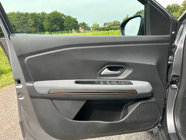 Dacia Sandero view 12