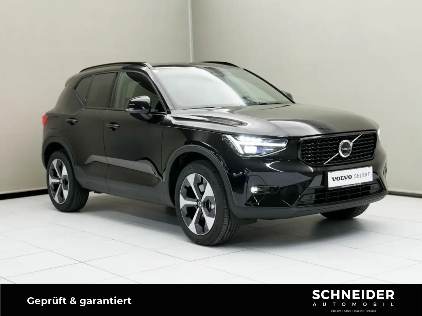 Volvo XC40 Plus, B3 Mild Hybrid, Benzin, Dark PDC SpurH Schwarz - 1