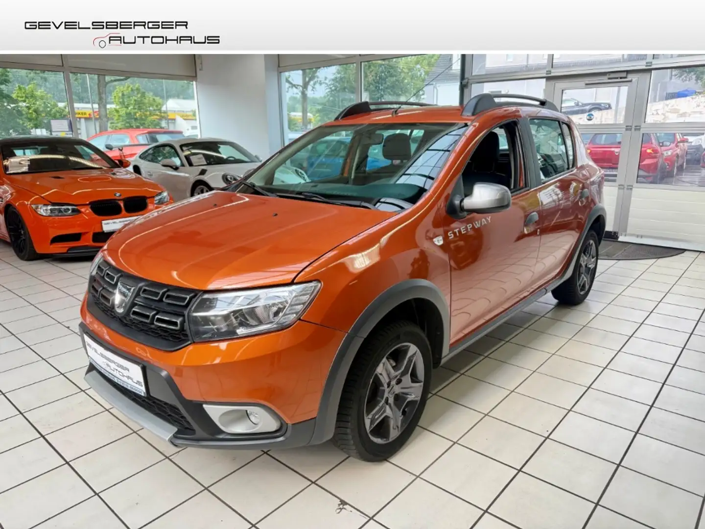 Dacia Sandero II Stepway Celebration 0.9 TCe 90 eco Naranja - 1