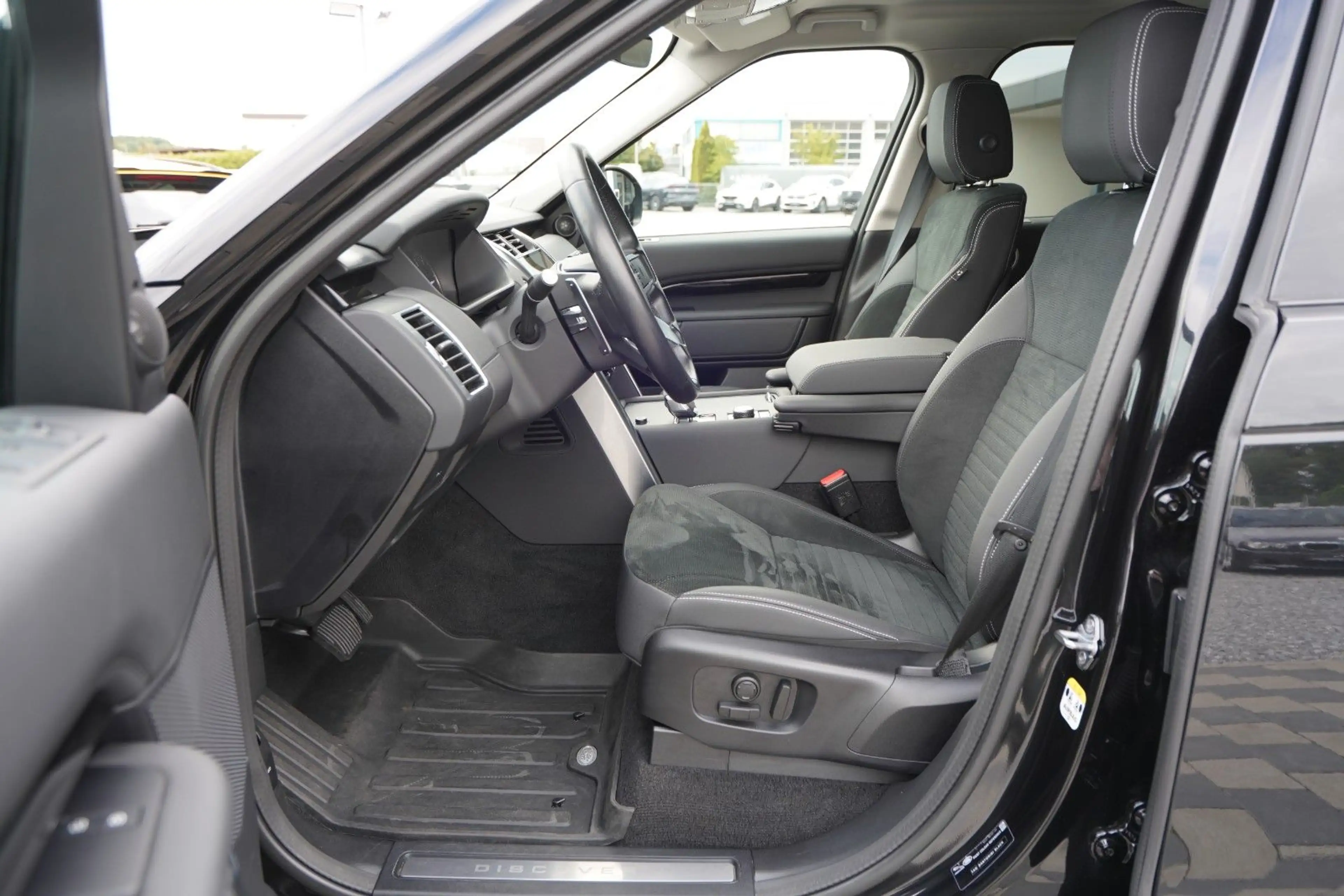 Land Rover Discovery 5 D250 AWD*1.Hand*360*AHK*ACC*Sthz*Luft — photo 10