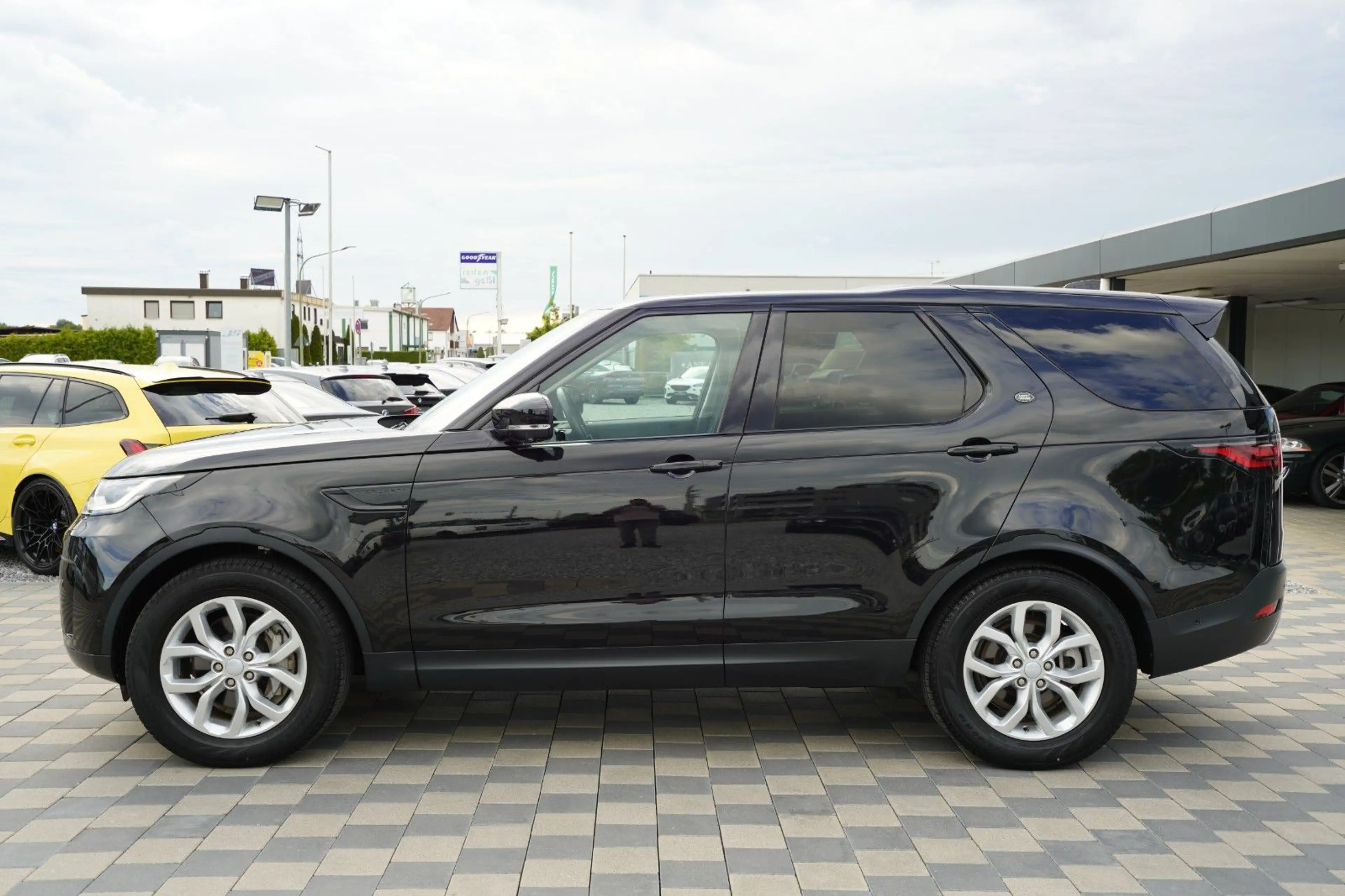 Land Rover Discovery 5 D250 AWD*1.Hand*360*AHK*ACC*Sthz*Luft — photo 8