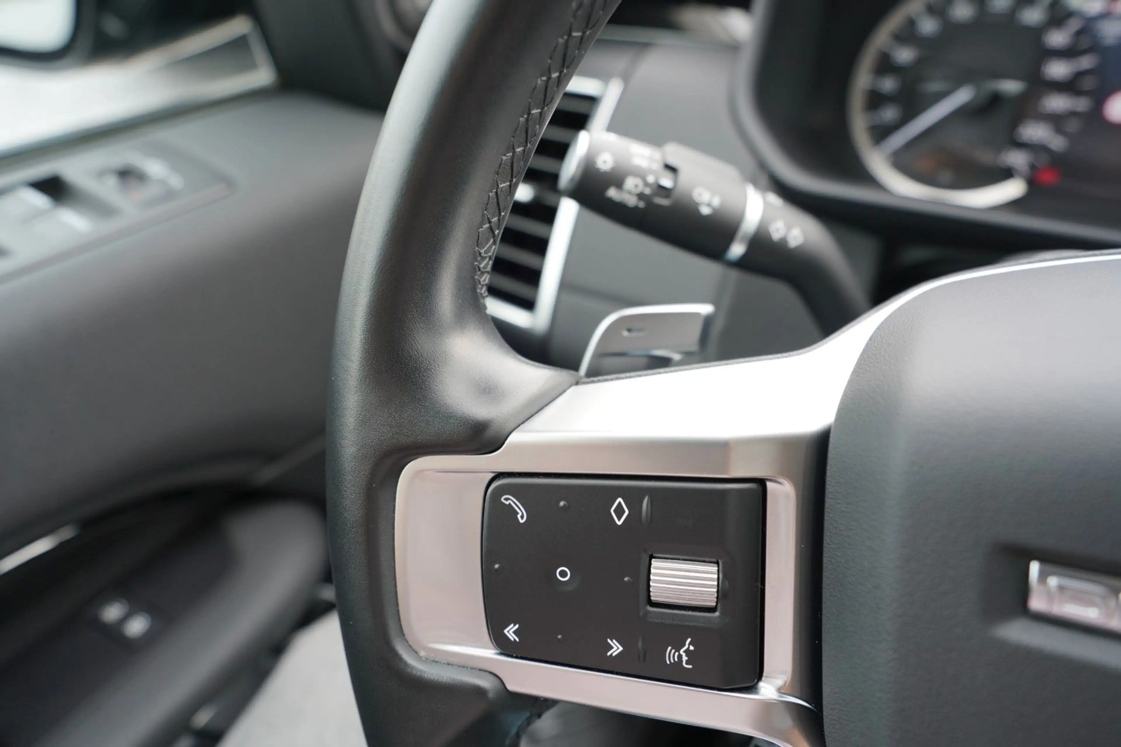 Land Rover Discovery 5 D250 AWD*1.Hand*360*AHK*ACC*Sthz*Luft — photo 11