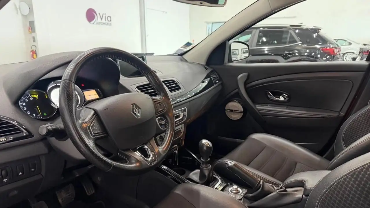 Renault Megane Citadine 5 portes — photo 11