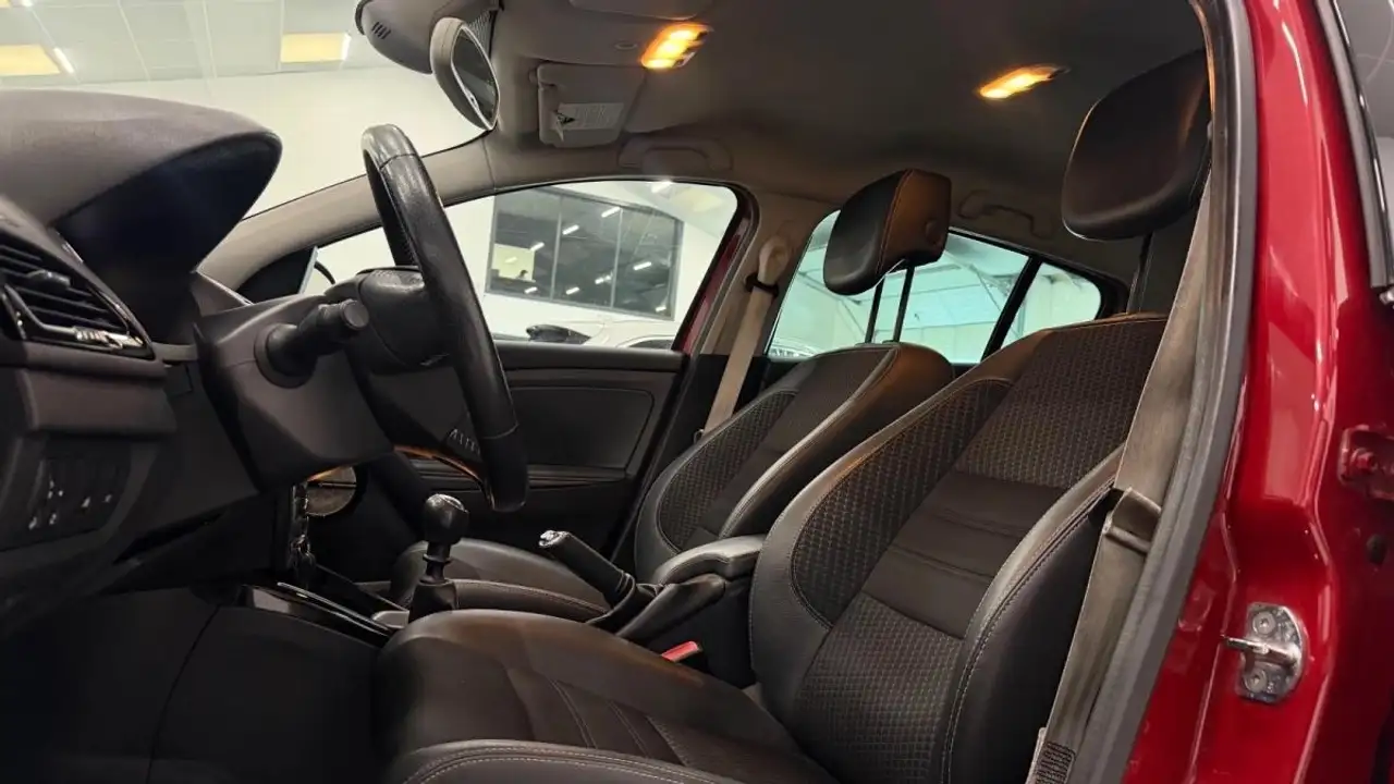 Renault Megane Citadine 5 portes — photo 9