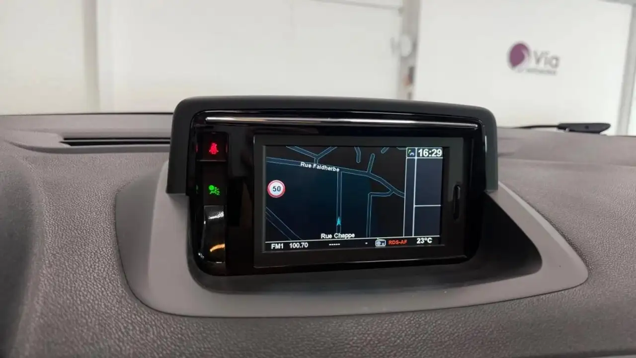 Renault Megane Citadine 5 portes — photo 18