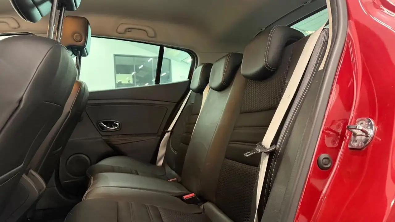 Renault Megane Citadine 5 portes — photo 10