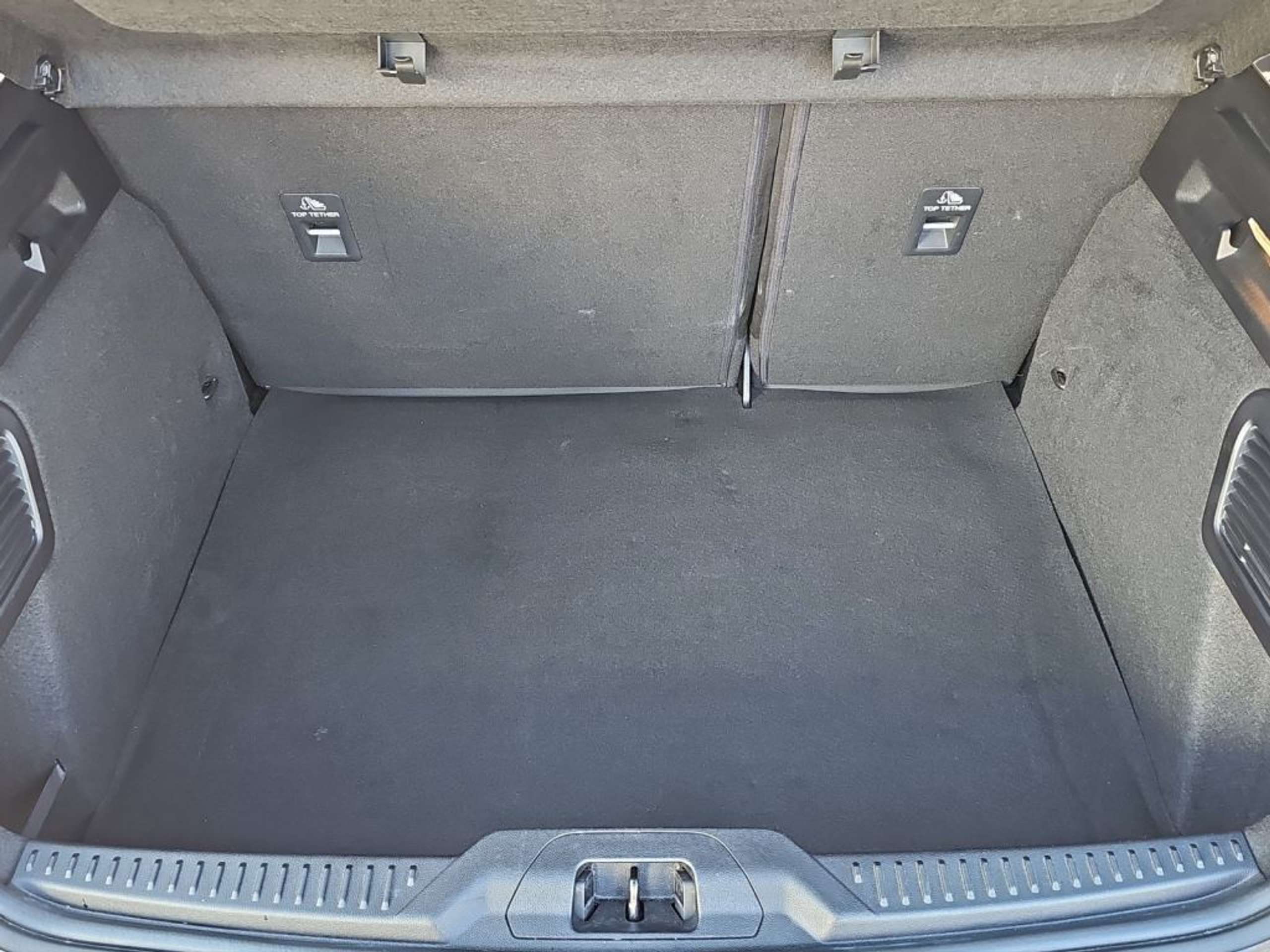 Fahrzeugabbildung Ford Focus ACTIVE 1.5 EcoBlue Aut. *AHK*CARPLAY* - mit KI generiert/bearbeitet