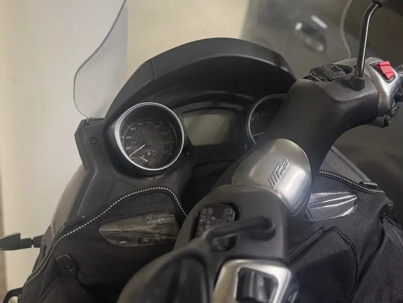 Piaggio MP3 300 - foto 3